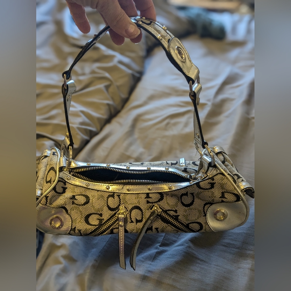 GUESS handbag - never been used!